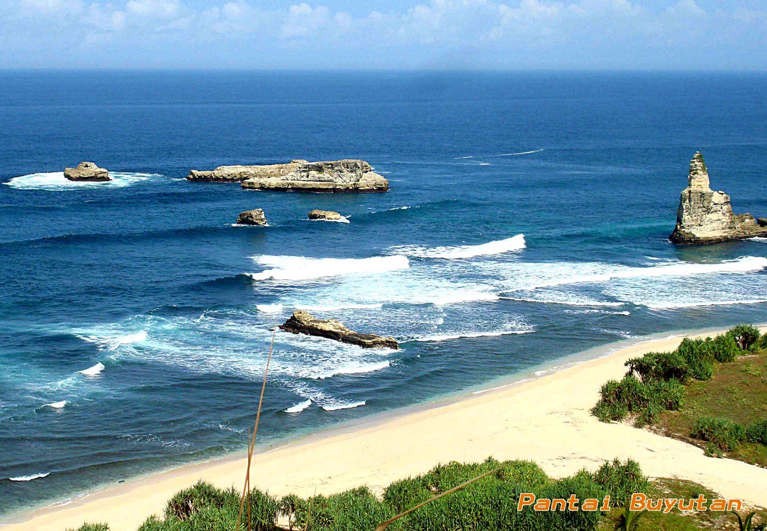 Pantai Buyutan, Berwisata Sambil Berfotofoto di Atas